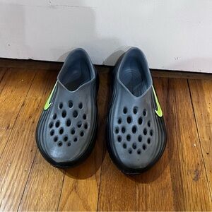 Nike React Kids Gray and Black Slip-On Shoes with Neon Green Accent size 3Y